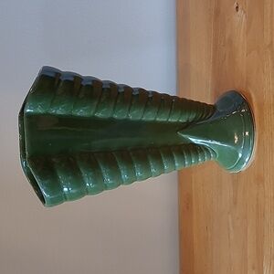 VINTAGE USA POTTERY Art Deco Green Vase